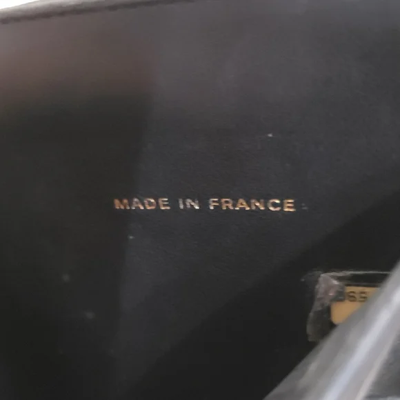 CHANEL Black Pebbled Leather Wallet - Picture 7 of 16